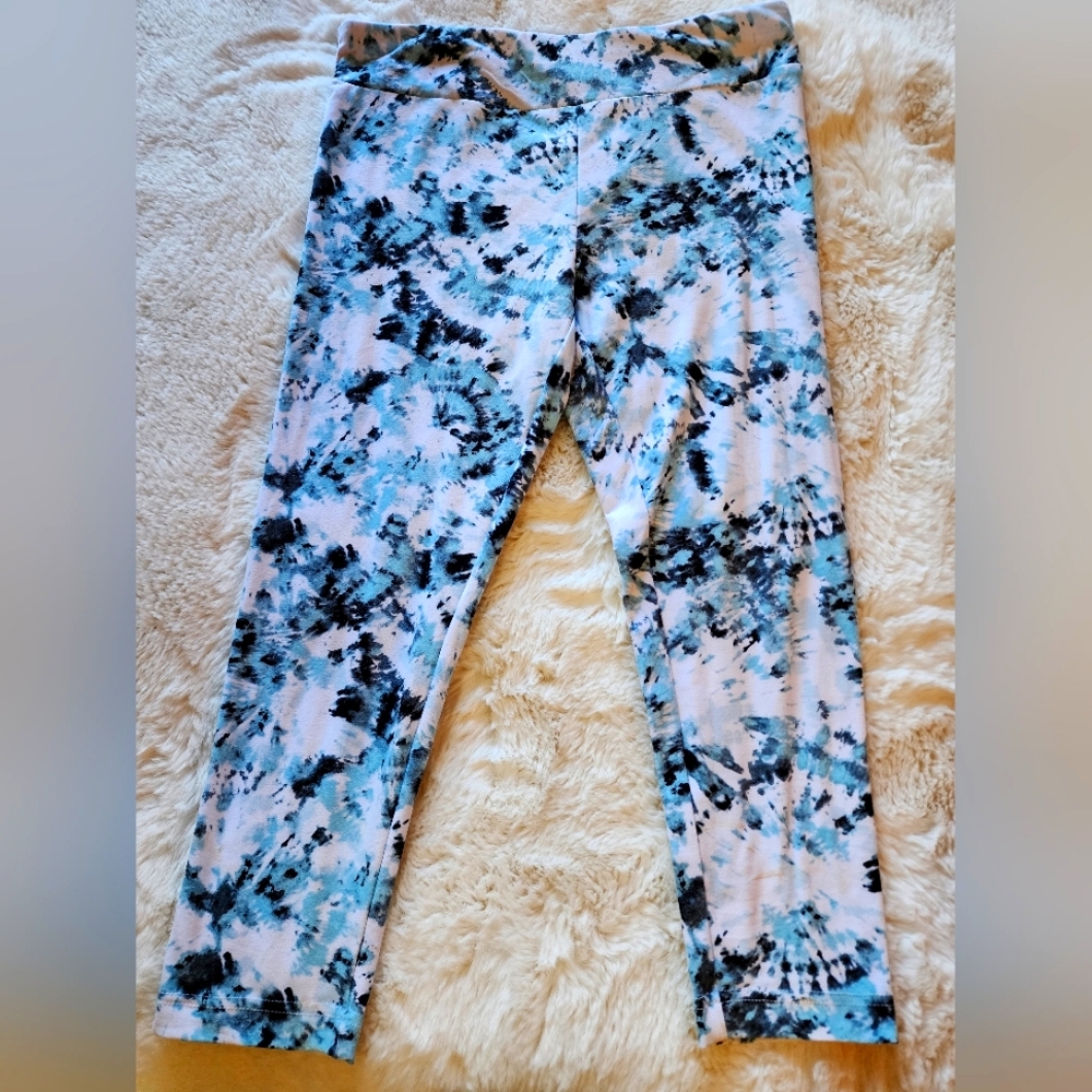 Time and Tru Tie-Dye Cropped Leggings/Size Medium